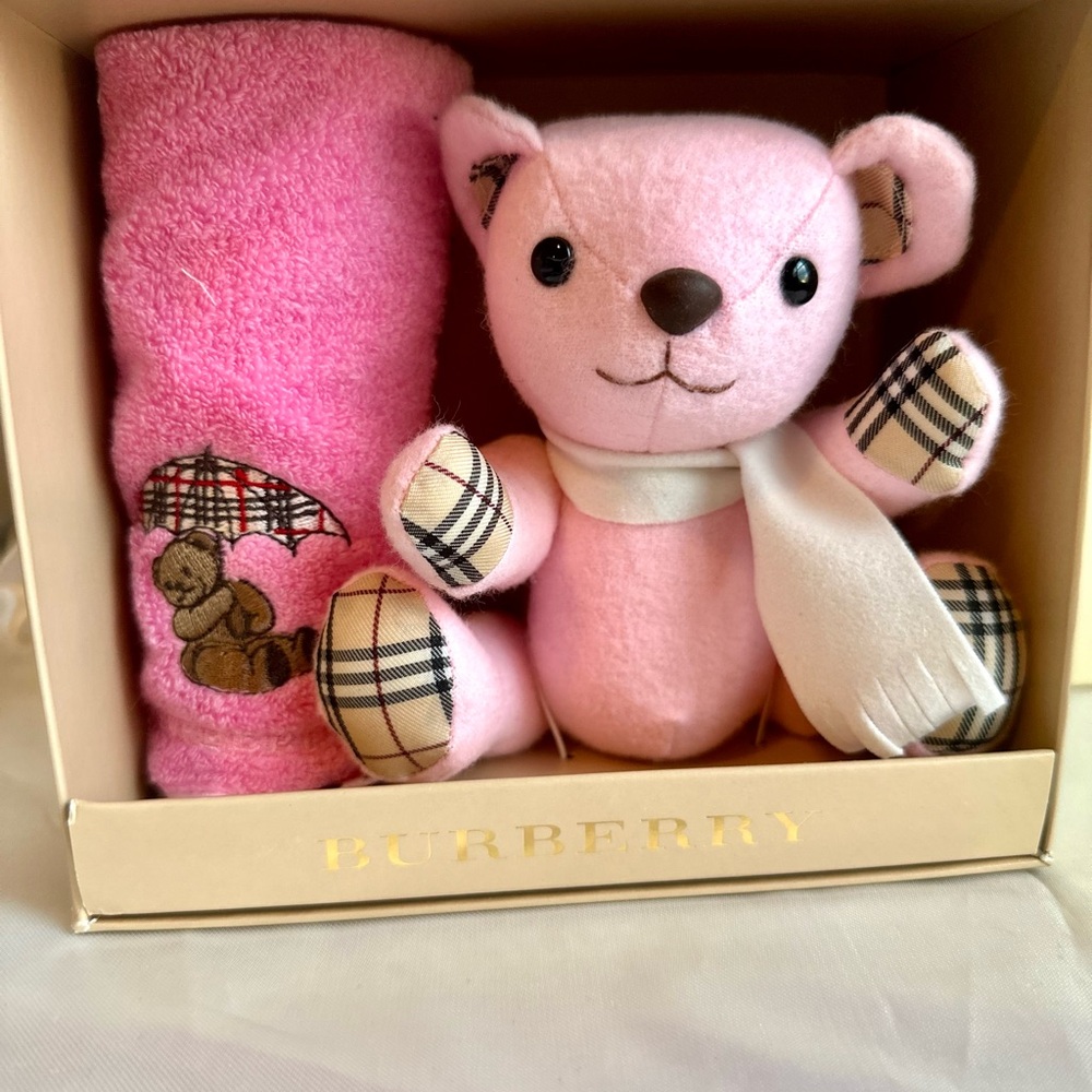 Burberry Rare Authentic Teddy Bear & Hand Towel Gift Set Collector’s Edition - Picture 5 of 14